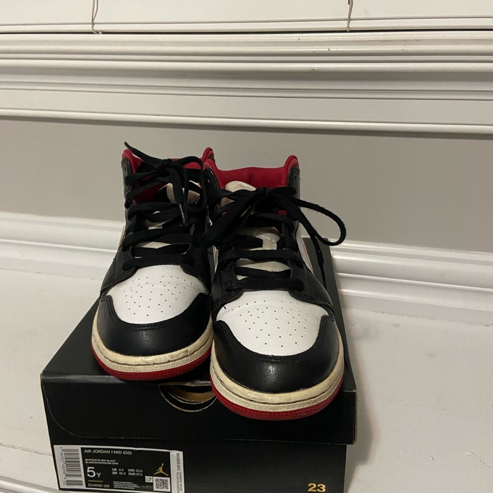 Nike Air Jordan 1 Mid GS Size 5Y - Picture 8 of 11